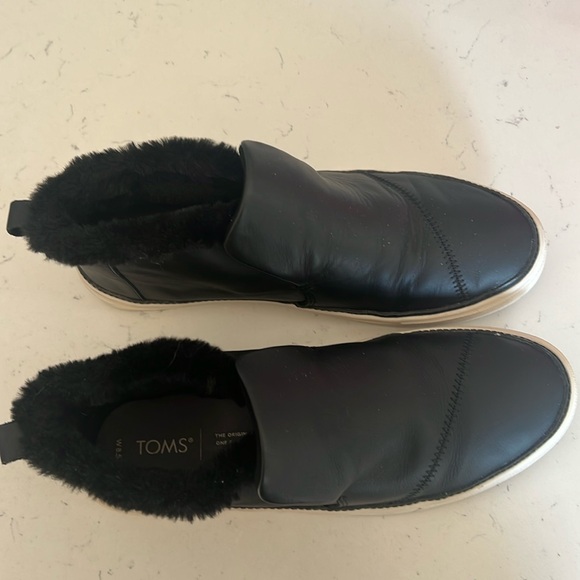 Tom’s Fur-lined Sneaker Booties - Women’s Size 8.5 - Fits Like An 8 - Picture 1 of 3